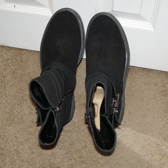 NEW size 8.5 Vince Camuto Black Suede Ankle boots - Picture 9 of 11